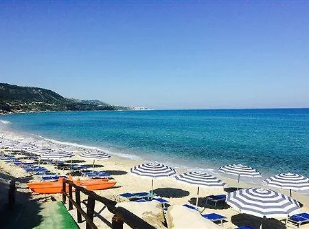 Ośrodek wypoczynkowy Voi Tropea Essentia 4*