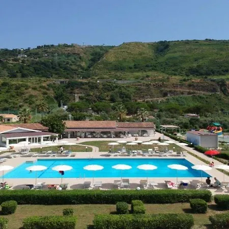 Ośrodek wypoczynkowy Voi Tropea Essentia 4*